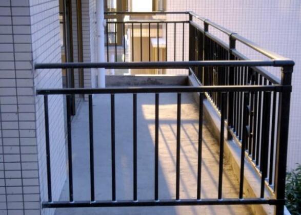 鋅鋼陽(yáng)臺(tái)欄桿顏色選擇？